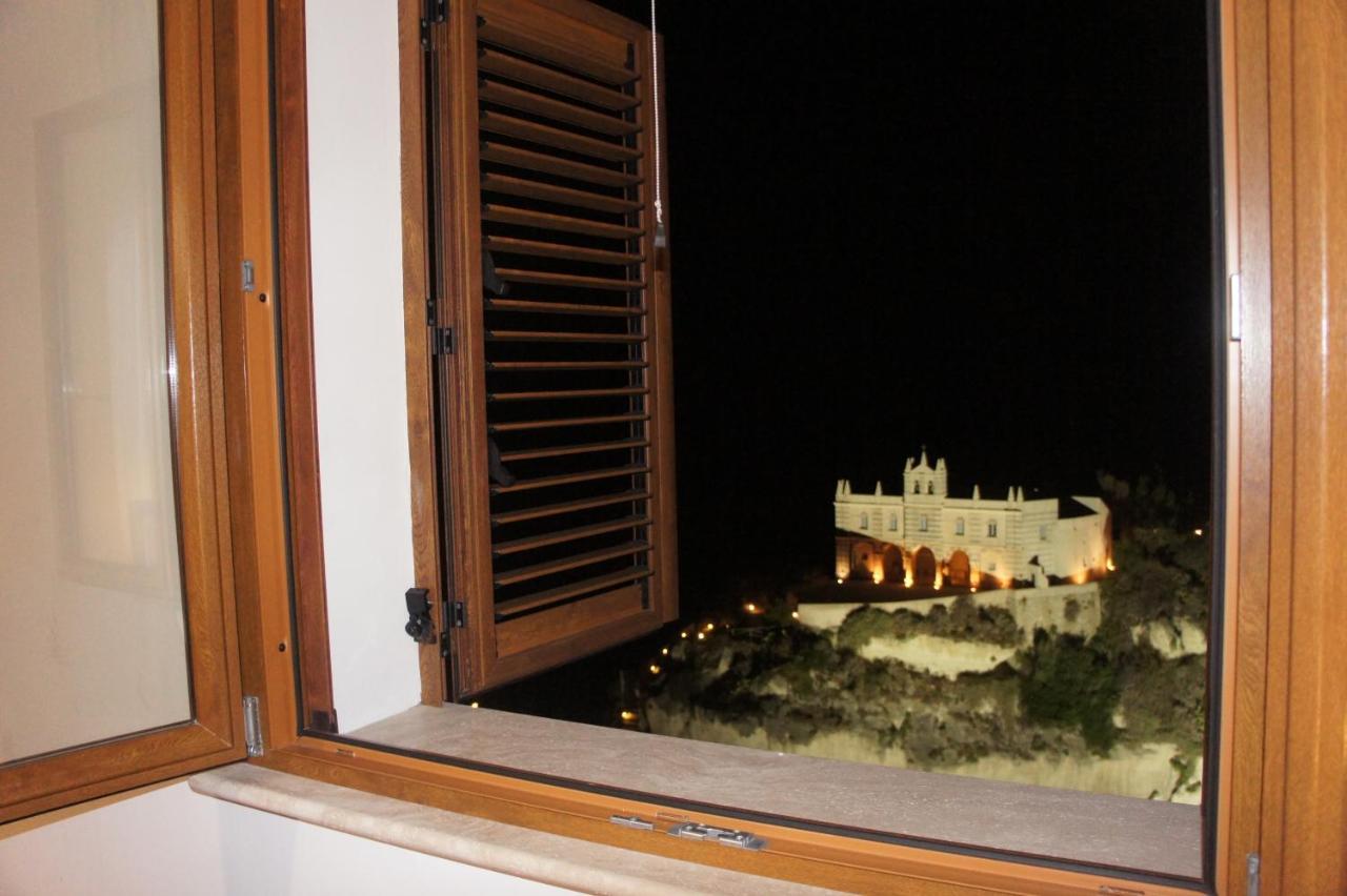 Bluemind Aparthotel Tropea Bagian luar foto