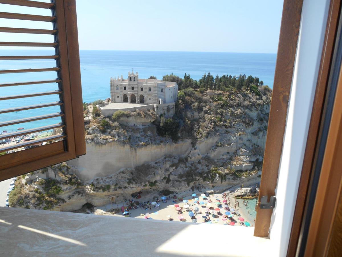 Bluemind Aparthotel Tropea Bagian luar foto